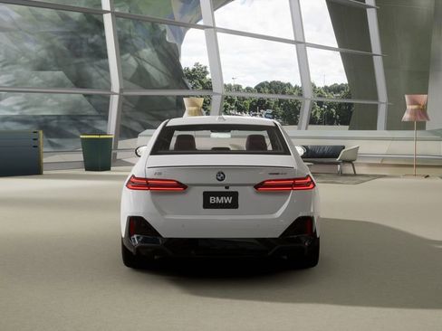 New 2026 BMW i5 eDrive40 w/ M Sport Package image 5