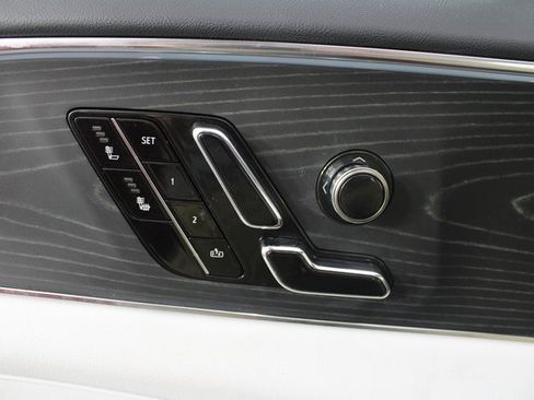 Used 2024 Cadillac Lyriq Sport image 17