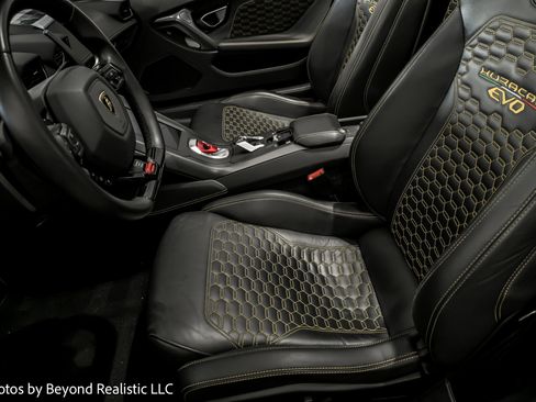 Used 2023 Lamborghini Huracan EVO image 18