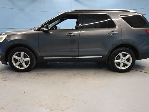 Used 2017 Ford Explorer XLT AWD/4WD image 33