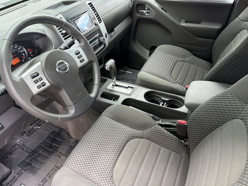Used 2018 Nissan Frontier SV image 9