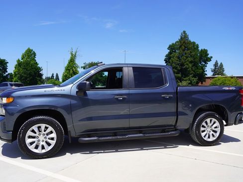 Used 2020 Chevrolet Silverado 1500 Custom w/ Custom Value Package AWD/4WD image 3