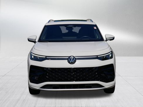 Certified 2025 Volkswagen Tiguan SEL R-Line AWD/4WD image 2