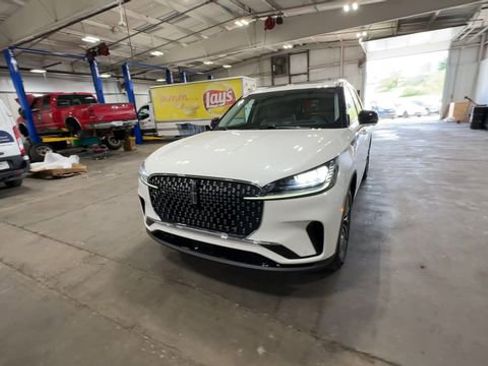 Used 2025 Lincoln Aviator AWD w/ Equipment Group 101A image 4