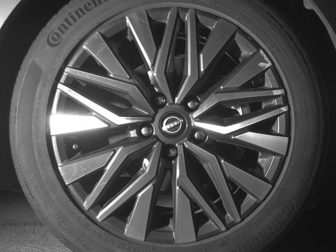 Used 2025 Nissan Altima 2.5 SV FWD image 13