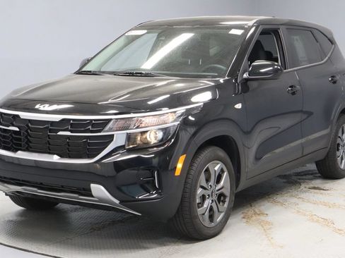 Used 2024 Kia Seltos LX AWD/4WD image 3