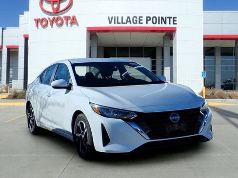 Used 2024 Nissan Sentra SV image 3