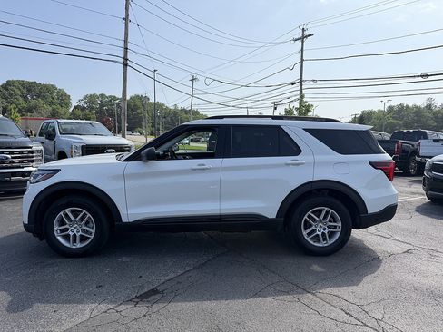 Used 2026 Ford Explorer Active AWD/4WD image 3