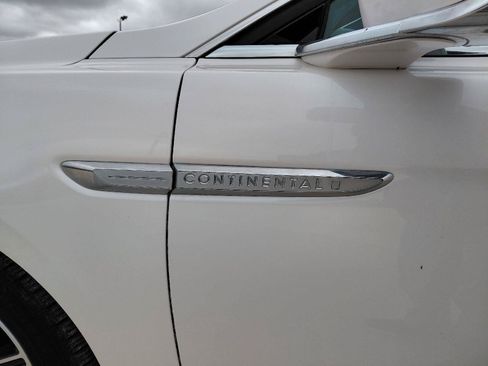 Used 2018 Lincoln Continental Reserve AWD/4WD image 23