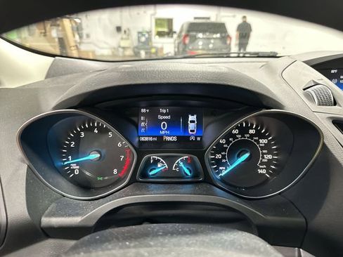 Used 2017 Ford Escape SE FWD image 14