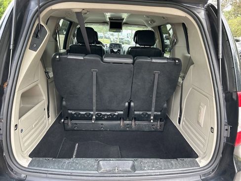Used 2014 Chrysler Town & Country Touring image 44