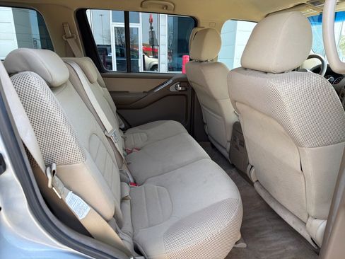 Used 2005 Nissan Pathfinder XE image 15