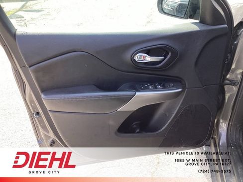 Used 2021 Jeep Cherokee Latitude Lux w/ Trailer Tow Group AWD/4WD image 17