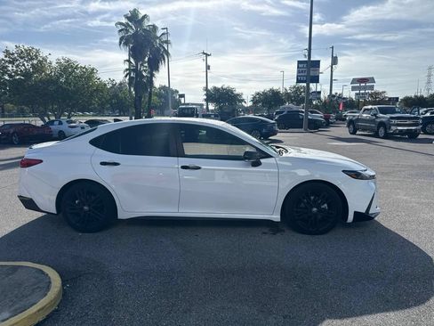 Used 2026 Toyota Camry Hybrid w/ Convenience Package FWD image 4