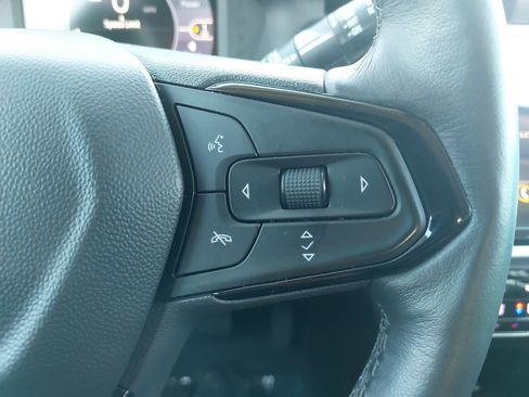 Used 2022 Chevrolet Bolt EUV Premier w/ Sun & Sound Package image 17