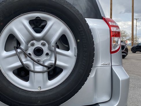 Used 2012 Toyota RAV4 4WD V6 w/ Tow Prep Pkg image 18