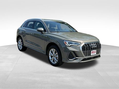 Used 2025 Audi Q3 2.0T Premium w/ Convenience Package AWD/4WD image 3