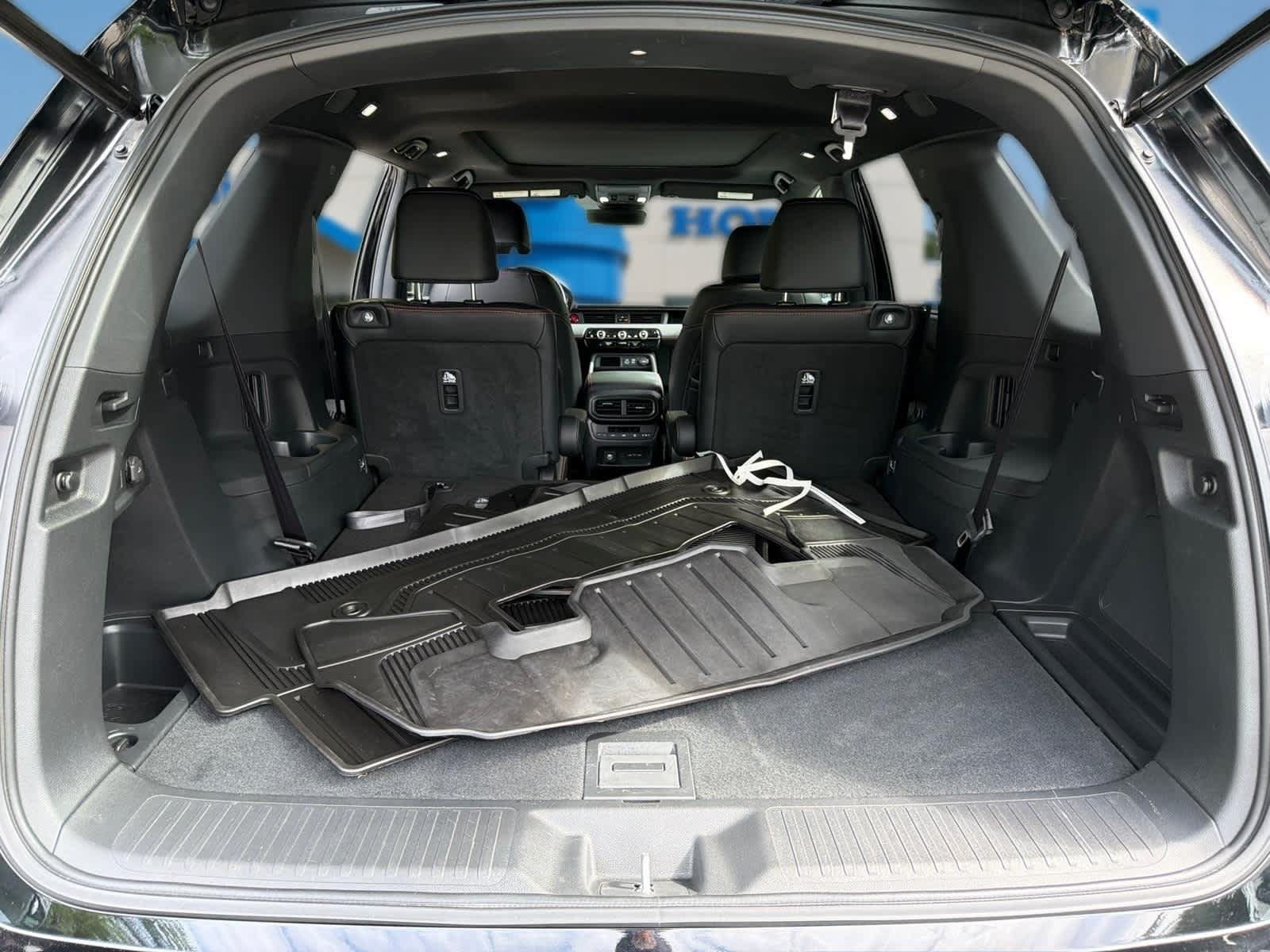 Used 2025 Honda Pilot TrailSport image 34