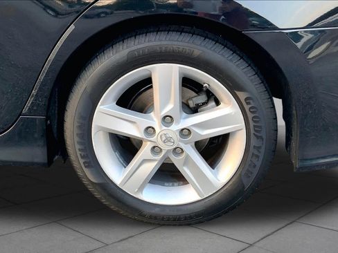 Used 2012 Toyota Camry SE FWD image 9