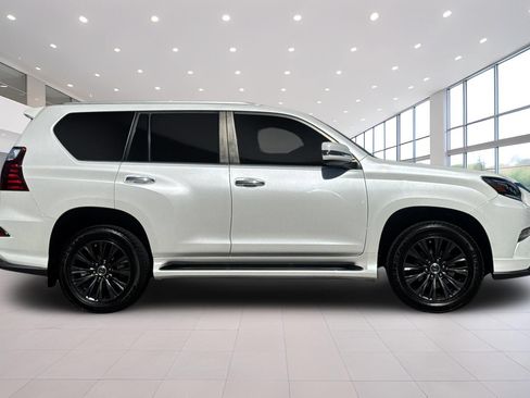 Used 2021 Lexus GX 460 Premium w/ Accessory Package AWD/4WD image 3