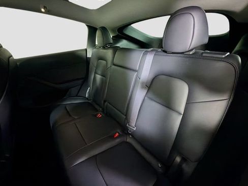 Used 2023 Tesla Model Y AWD image 22