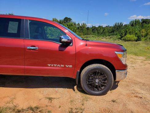 Used 2018 Nissan Titan SL image 14