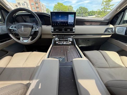 Certified 2024 Lincoln Navigator Reserve AWD/4WD image 17