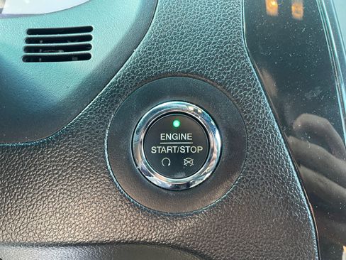 Used 2016 Ford Explorer XLT w/ Equipment Group 202A image 10