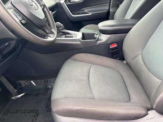 Used 2025 Toyota RAV4 XLE FWD image 18
