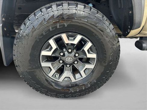 Used 2018 Toyota Tacoma TRD Off-Road w/ Technology Package RWD image 25