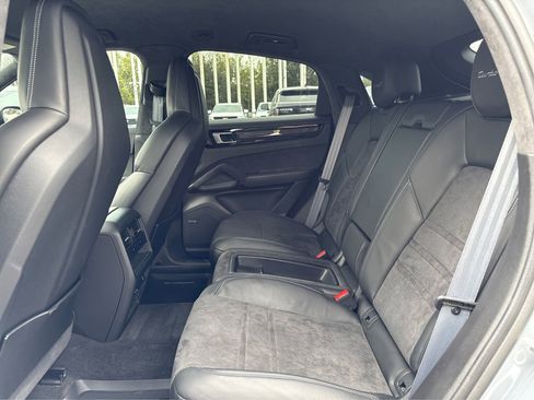 Used 2022 Porsche Cayenne Turbo GT image 9