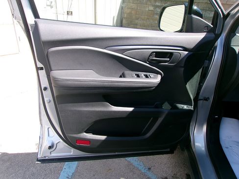 Used 2025 Honda Ridgeline Sport image 17