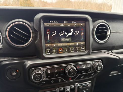 Used 2020 Jeep Gladiator Overland image 16