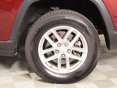 Used 2023 Jeep Grand Cherokee L Laredo image 18