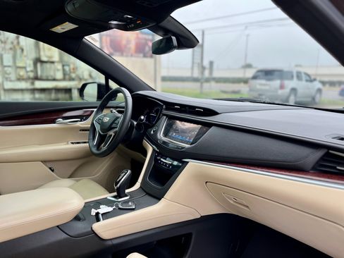 Used 2017 Cadillac XT5 Luxury w/ Driver Awareness Package image 5