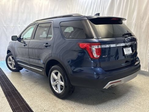 Used 2017 Ford Explorer XLT w/ Equipment Group 202A AWD/4WD image 8
