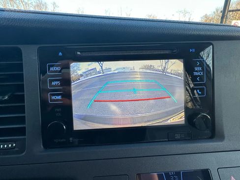 Used 2015 Toyota Sienna XLE Premium image 18