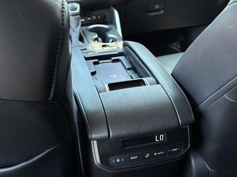 Used 2020 Toyota Highlander XLE AWD/4WD image 21