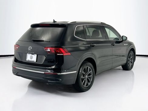 Used 2023 Volkswagen Tiguan SE w/ Panoramic Sunroof Package FWD image 5