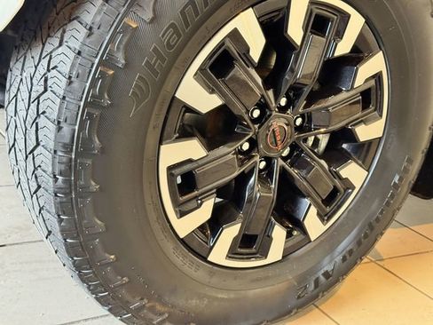 Used 2023 Nissan Frontier PRO-4X w/ Technology Package image 18