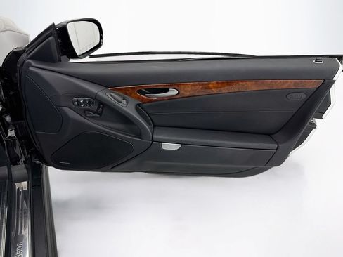 Used 2011 Mercedes-Benz SL 550 image 29