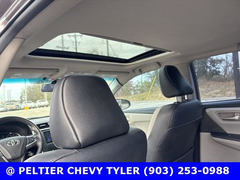 Used 2015 Toyota Camry SE image 18