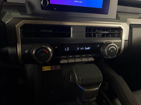 Used 2025 Toyota Tacoma SR5 AWD/4WD image 22