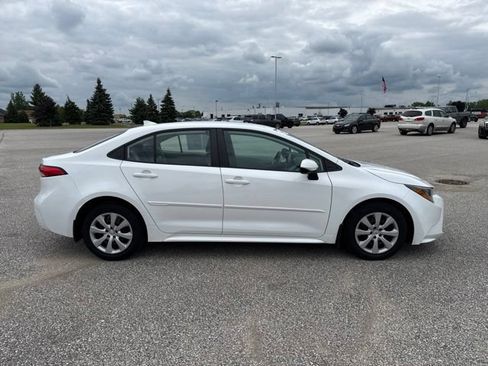 Used 2024 Toyota Corolla LE FWD image 4