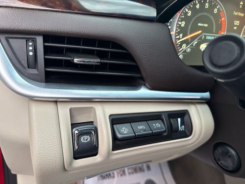 Used 2013 Cadillac XTS Premium image 16