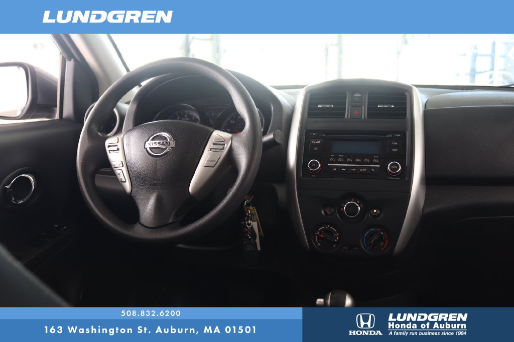 Used 2016 Nissan Versa SV FWD image 3