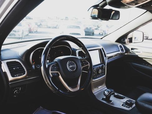 Used 2015 Jeep Grand Cherokee Overland image 2