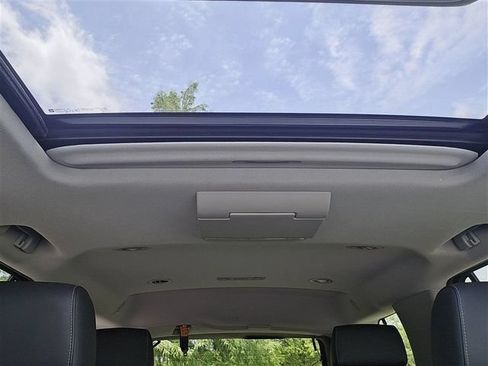 Used 2018 Chevrolet Tahoe LT AWD/4WD image 18