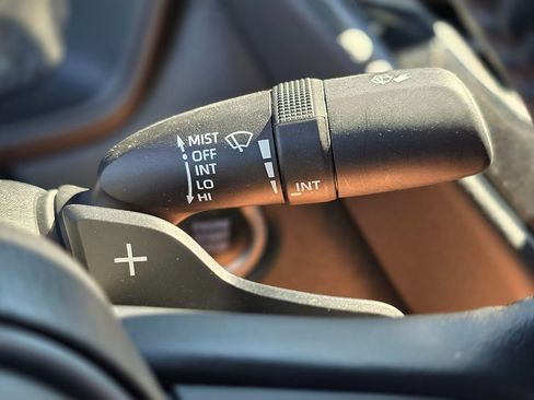 Used 2020 Toyota Corolla SE w/ SE Premium Package image 39