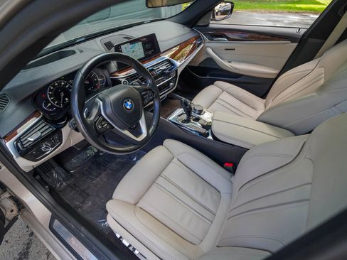 Used 2017 BMW 540i xDrive image 13